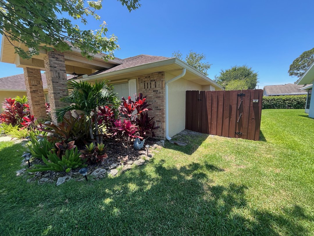 Fantastic Fence Staining Project In Port Orange, Florida